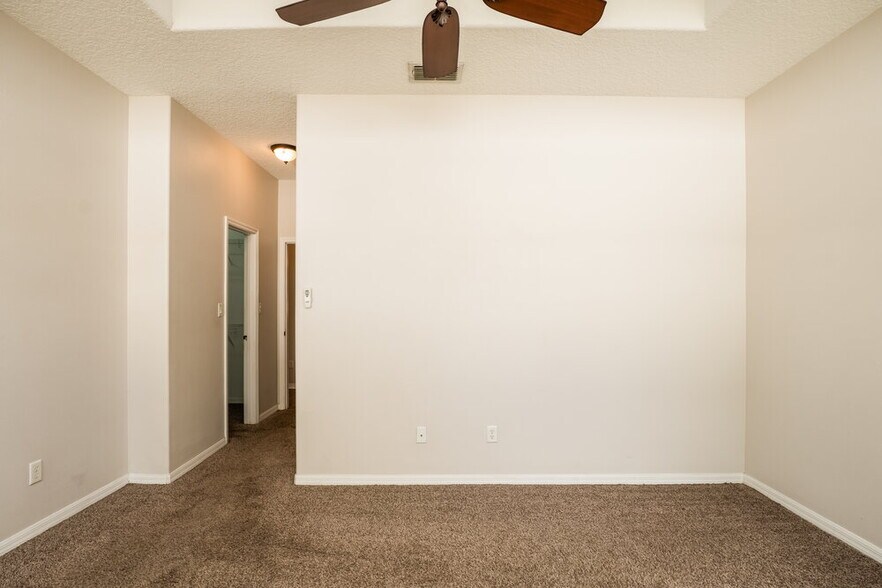 Building Photo - 1741 Mountclair Ct