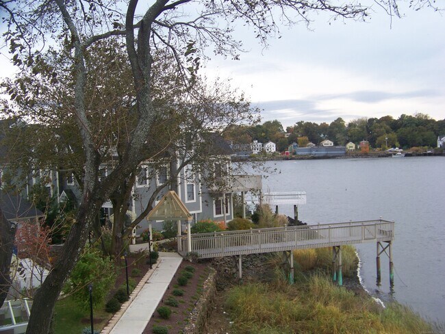 Building Photo - 764 Quinnipiac Ave