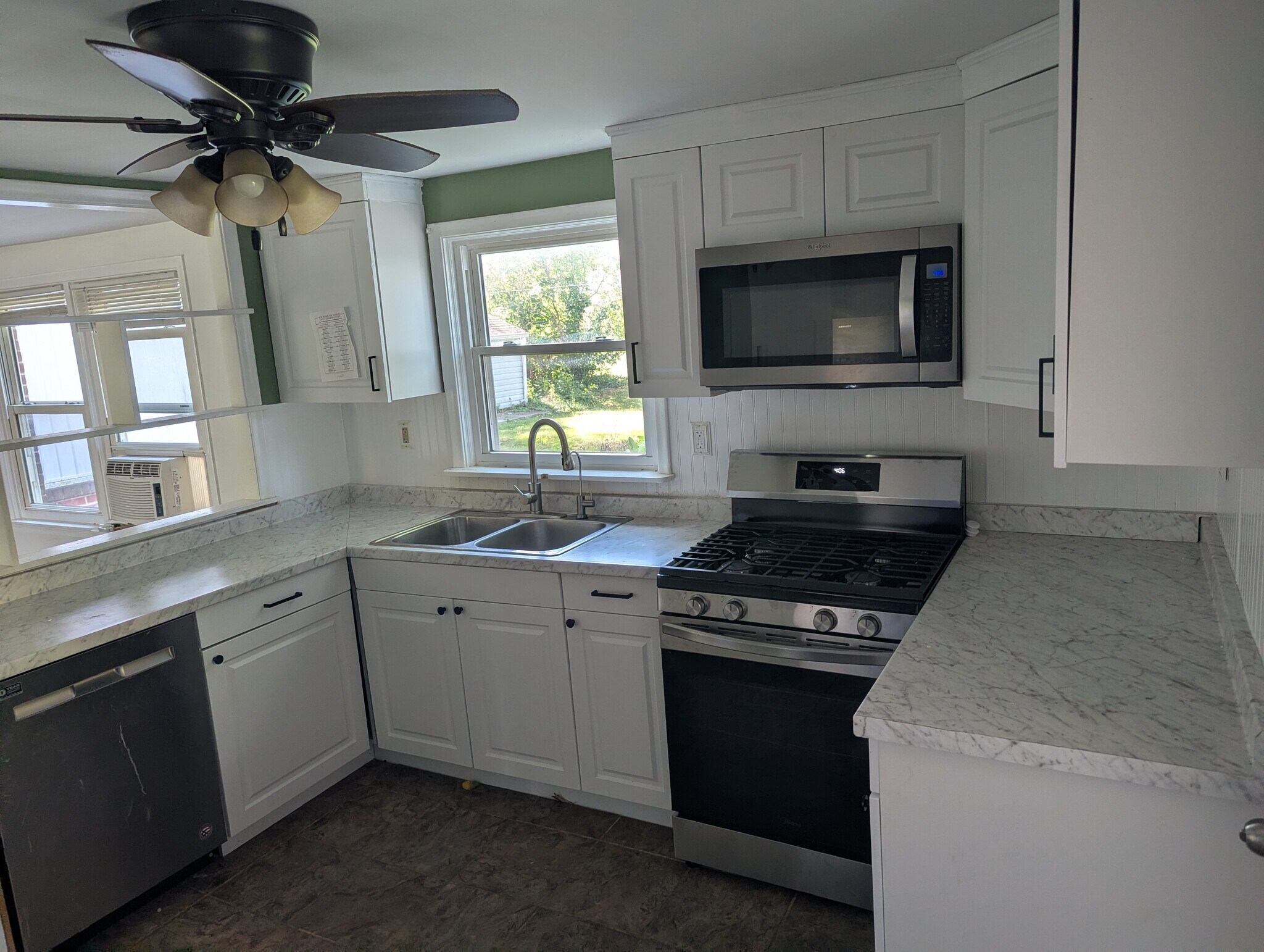 Building Photo - 405 Edgehill Rd
