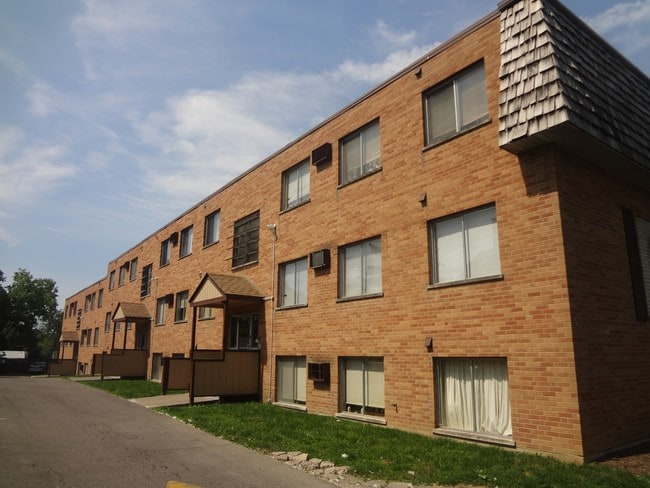 Building Photo - Coach Arms Apartments