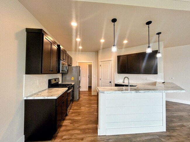 Building Photo - 929 Applewood Dr