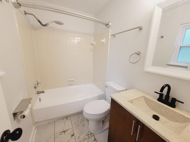 Building Photo - 2136 Little River Ln