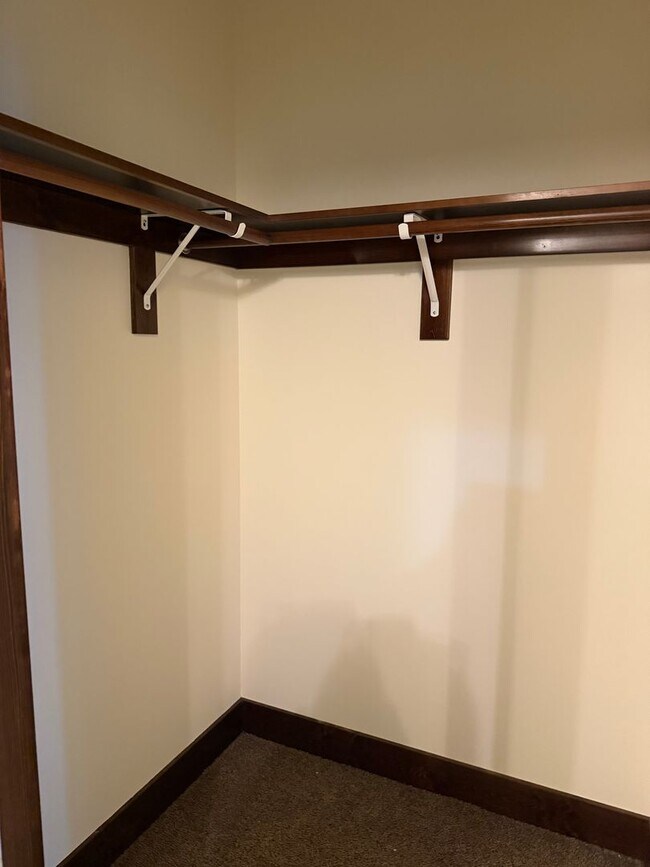 Building Photo - 5 bedroom 2.5 Bath home in Bozeman with at...