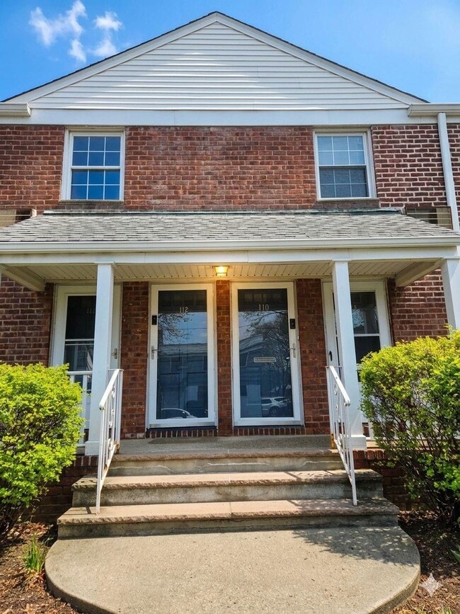 Building Photo - 112 Darwin Ave