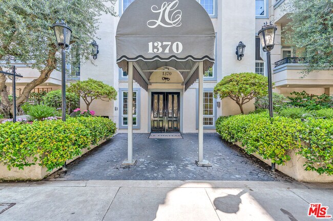 Building Photo - 1370 Kelton Ave