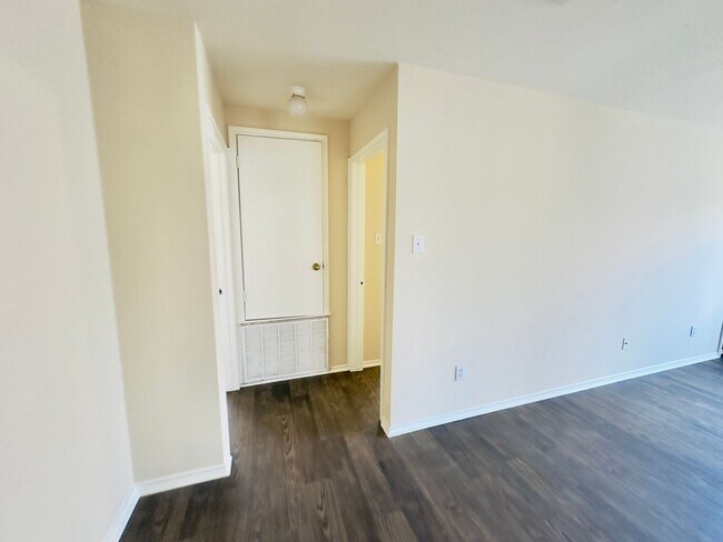 Building Photo - Spacious 4-Bedroom Home in Westwood – Lean...