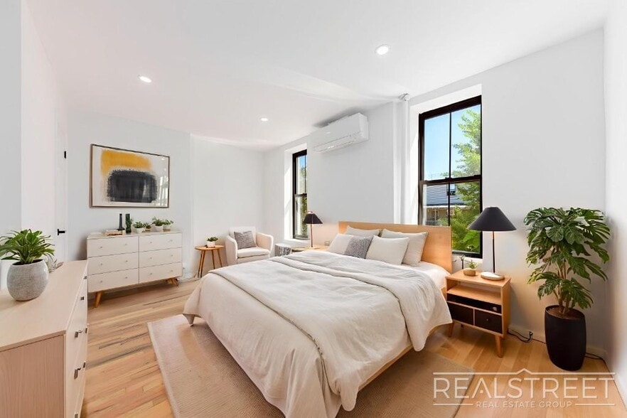 Building Photo - Brand New Upper Duplex in Bed Stuy Townhouse!