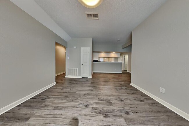 Building Photo - 48 N High Oaks Cir