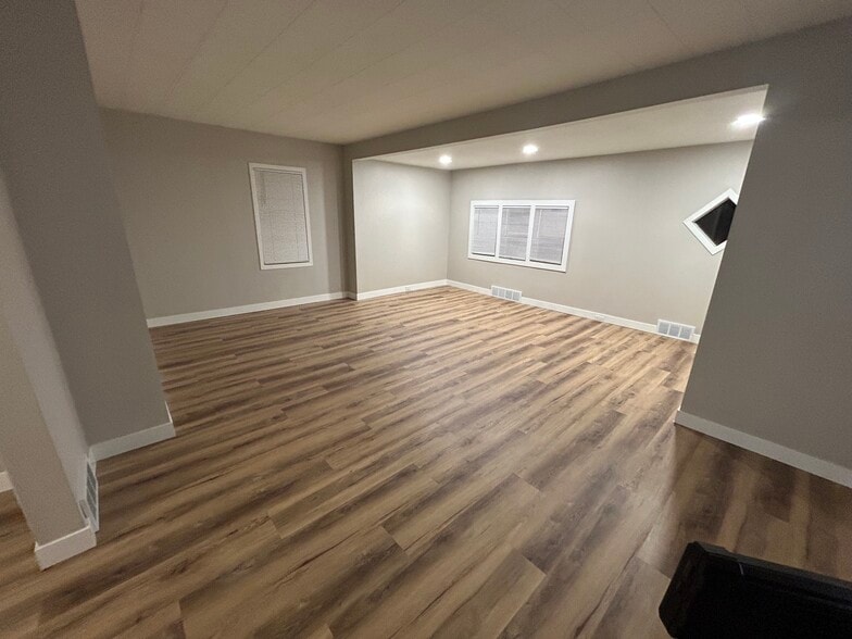 Living Room - 611 S Hawthorne Ave