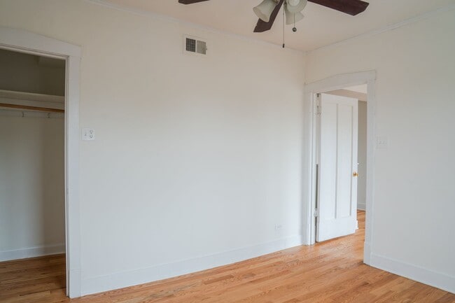 Building Photo - Albany Park - 1 Bed / 1 Bath - Dog Friendly