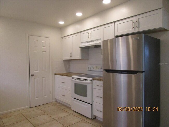 Building Photo - 833 Florida Pkwy