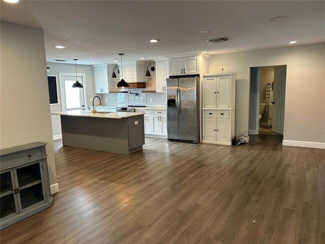 Building Photo - 2108 W Powhatan Ave