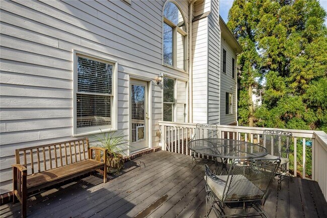 Building Photo - 2075 Willshire Glen
