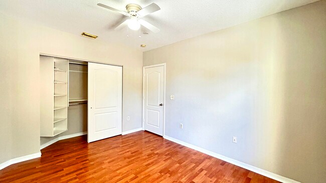 Building Photo - 116 SW Peacock Blvd