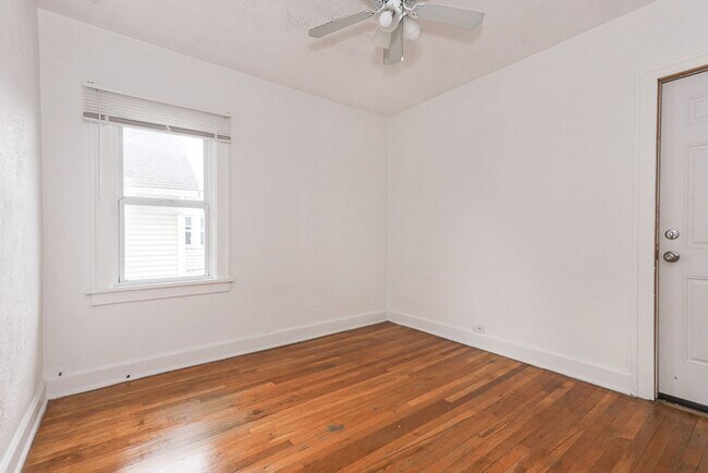 Building Photo - 3333 Desota Ave