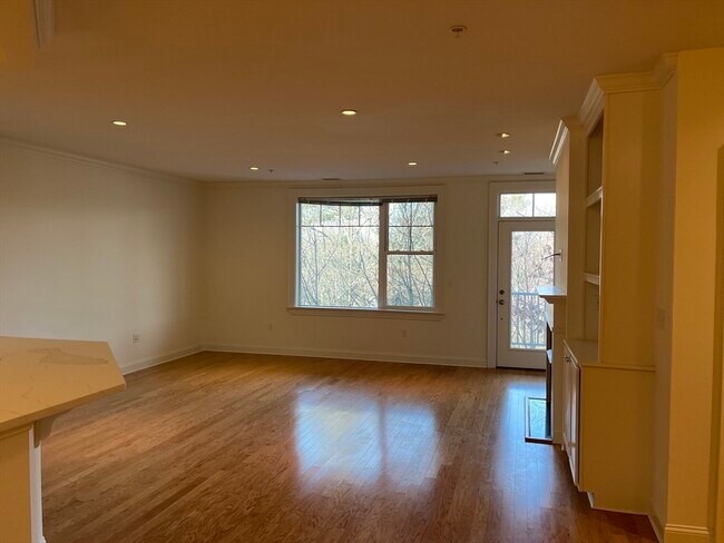 Building Photo - 39 Taylor Dr