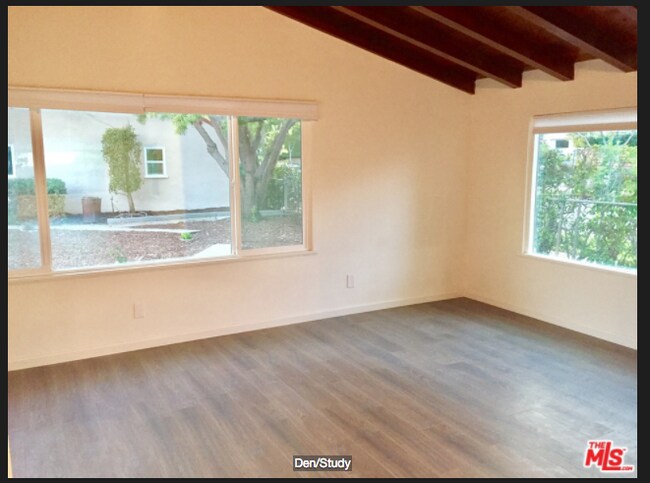 Building Photo - 502 26th St