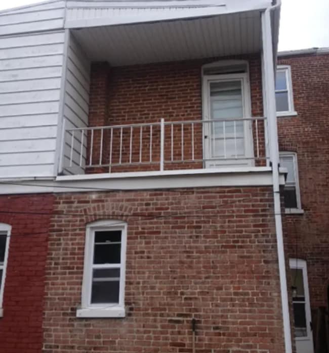 Building Photo - 5 Bedroom Pet Friendly House in Lancaster!