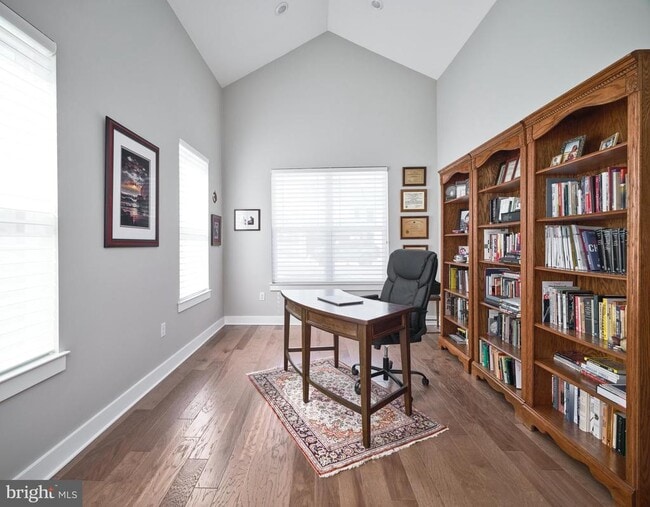Building Photo - 14 Dogleg Ln