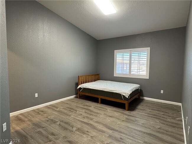 Building Photo - 401 Amber Pine St