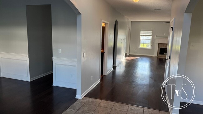 Building Photo - 983 Oak Crest Dr