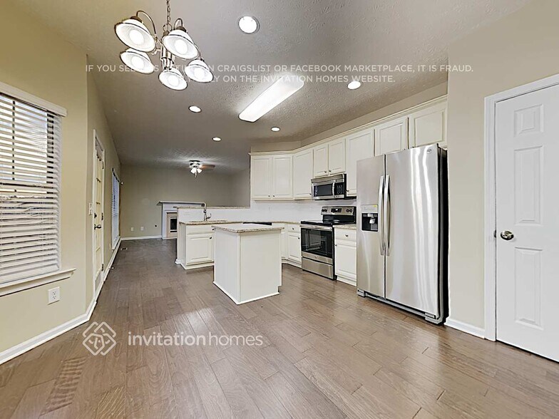 Building Photo - 532 Chaucer Way