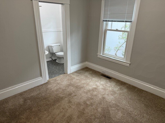 Building Photo - 300 Brown St