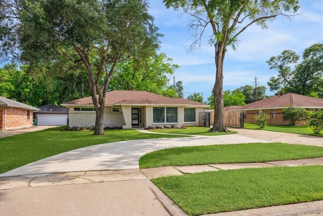 Building Photo - 5259 Willowbend Blvd