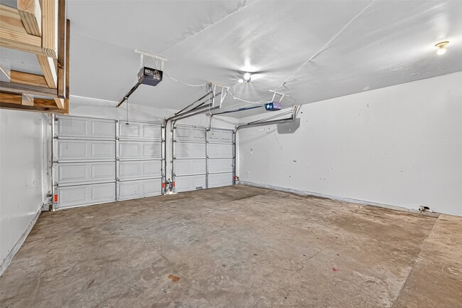 Building Photo - 1926 Woodland Hills Dr