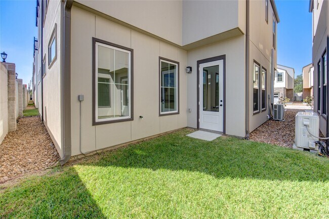 Building Photo - 2919 El Fenice Ln