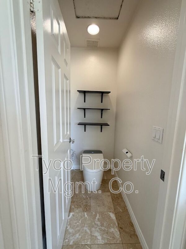 Building Photo - 5215 Sandbar Cove Way