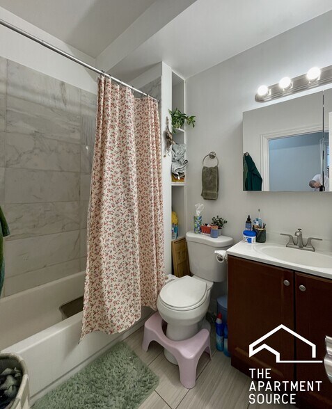 Building Photo - 3611 W Wolfram St