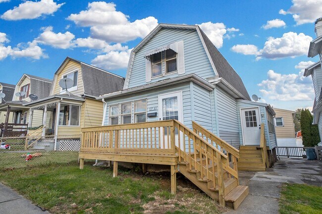 Building Photo - 127 Clearfield St