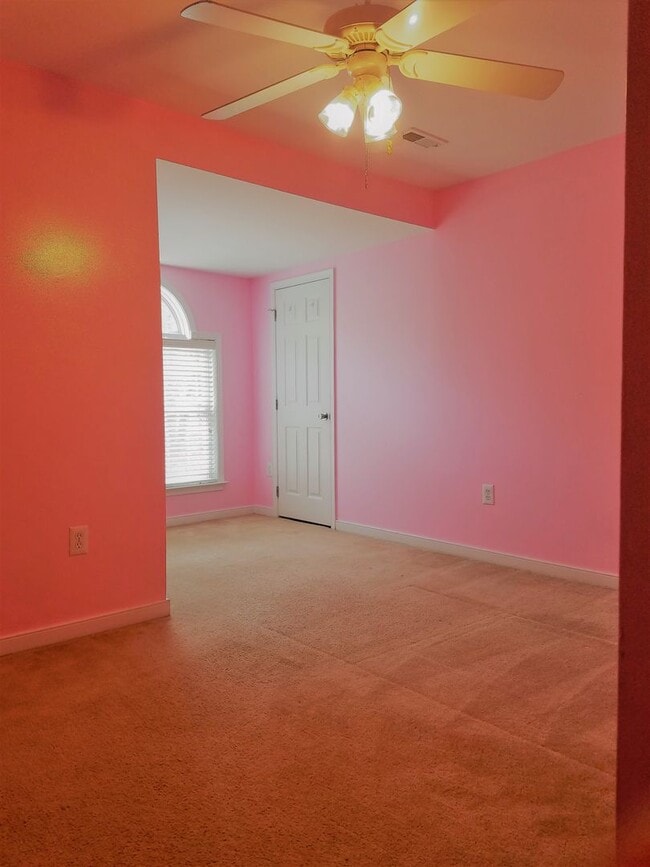 Building Photo - Large 2 story transitional in Birkdale