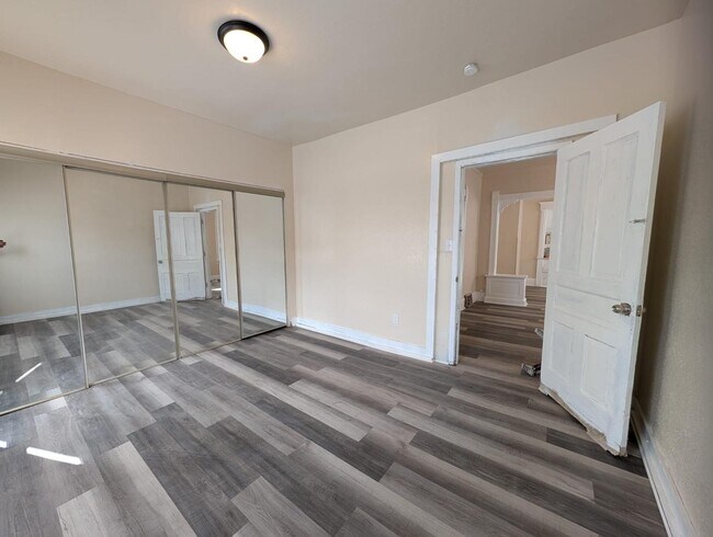 Building Photo - 2454 N Holton St