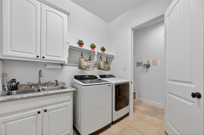 Building Photo - 400 Trailside Dr