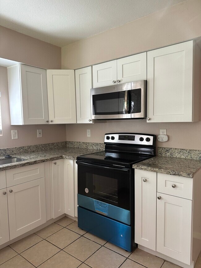 Building Photo - 1222 Ravenscourt Dr
