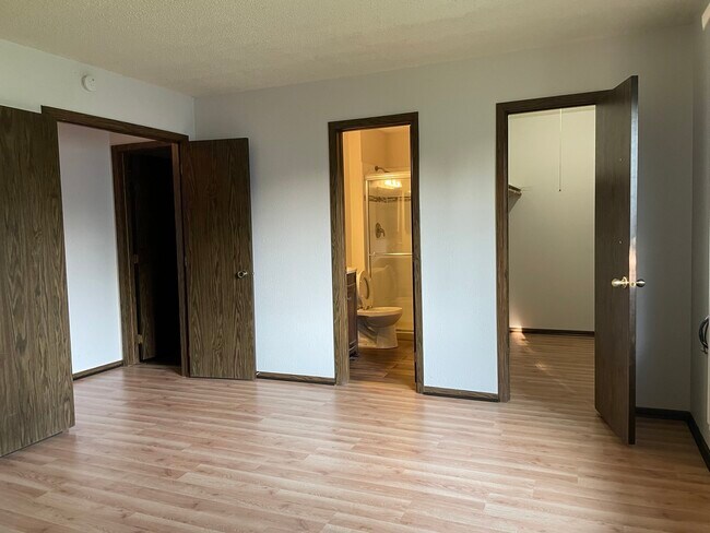 Building Photo - 1448 Merrimac Ln S