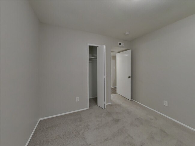 Building Photo - 2806 Quail Run Dr