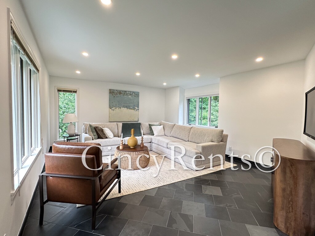 Building Photo - 7716 Creekwood Ln