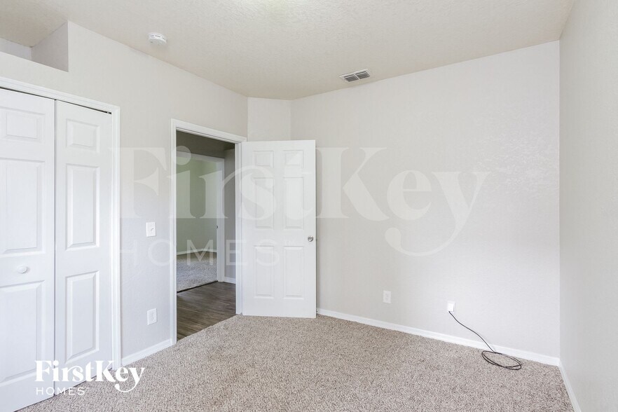 Building Photo - 3422 Renault Cir