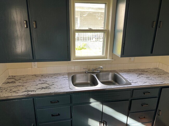 Building Photo - 453 N Washington St