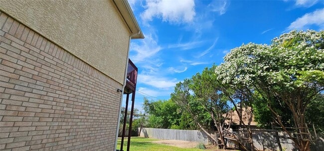 Building Photo - 11505 Emerald Falls Dr