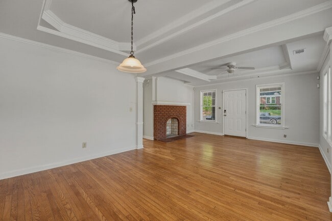 Building Photo - 506 Mellview Ave SW