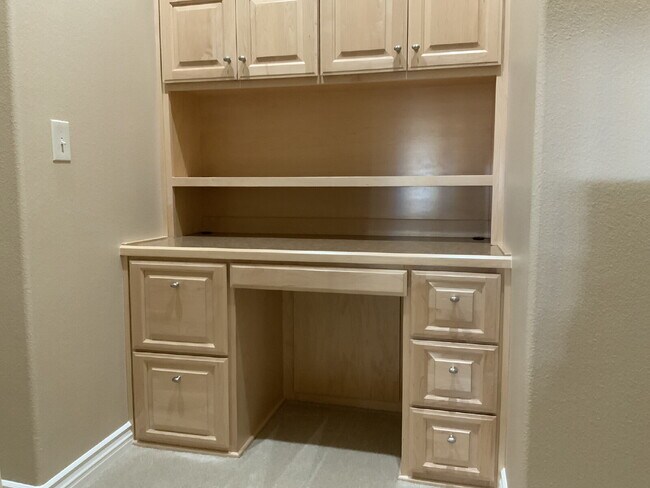Building Photo - Beautiful Valencia Townhome in the Highly Desirable Village Walk Community