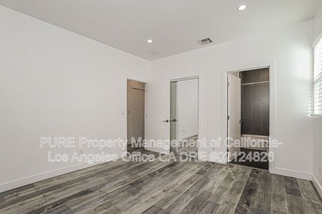 Building Photo - 1344 N Kenmore Ave