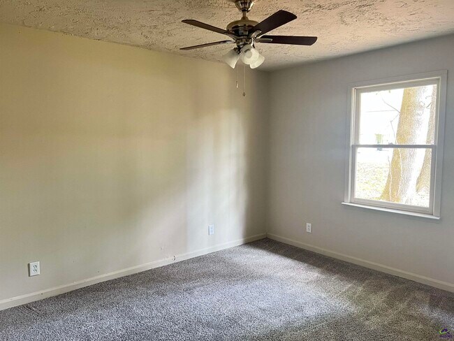 Building Photo - 1169 Sandy Beach Dr