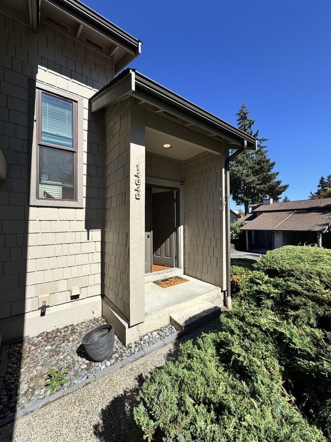 Building Photo - 14649 NE 35th St