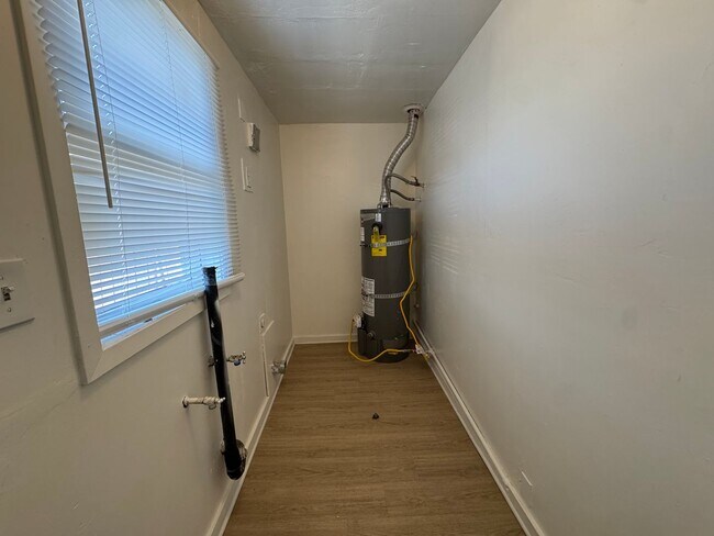 Building Photo - 209 Warren Ave