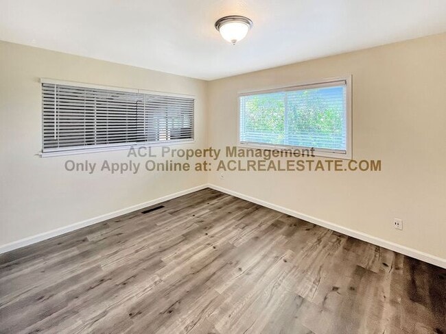 Building Photo - Bright 3-Bed, 2-Bath Hayward Hills Home wi...